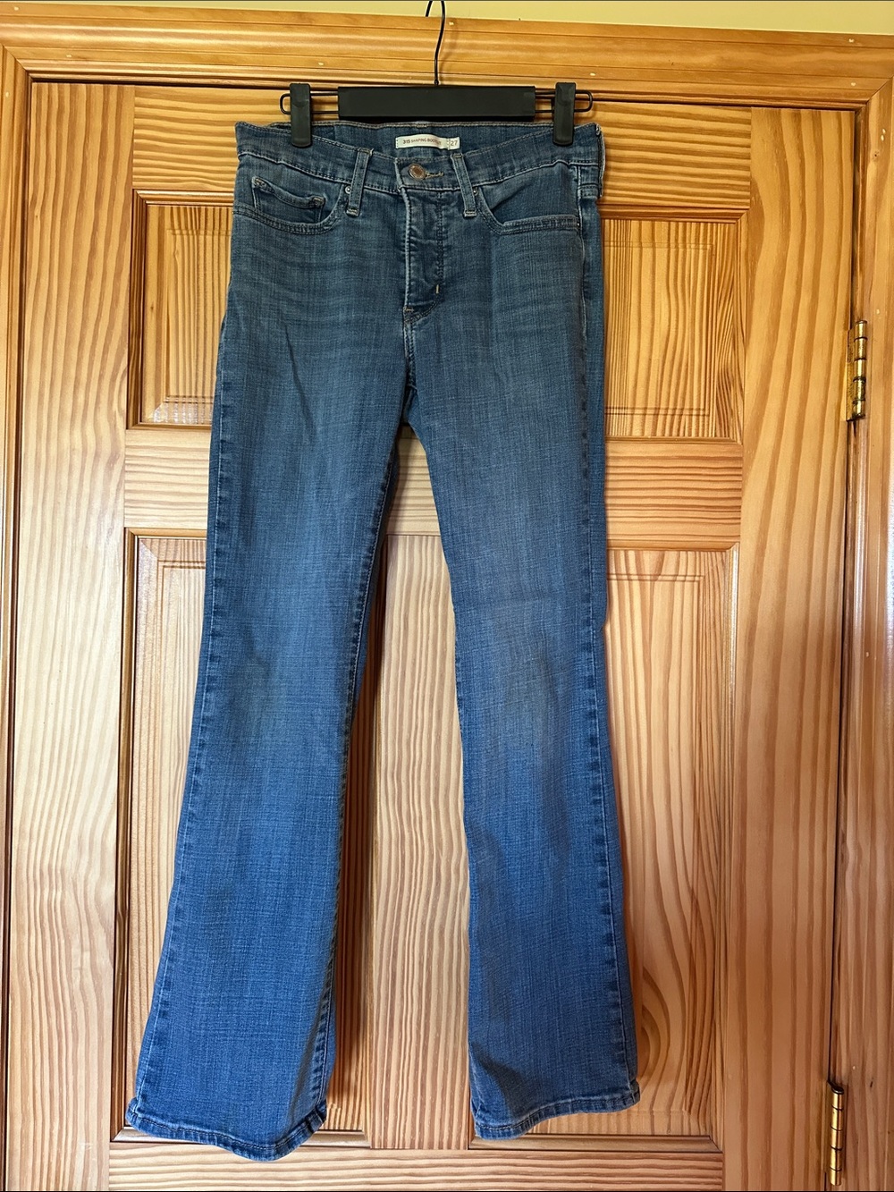 Levi women’s size 27 jeans 315 shaping bootcut